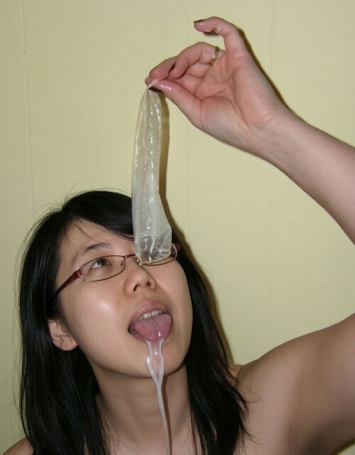 Vanessa-Loves-Eating-Cum-02.jpg